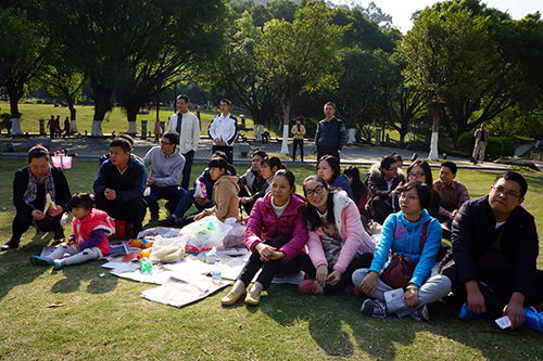 圍觀“群眾”好認(rèn)真啊