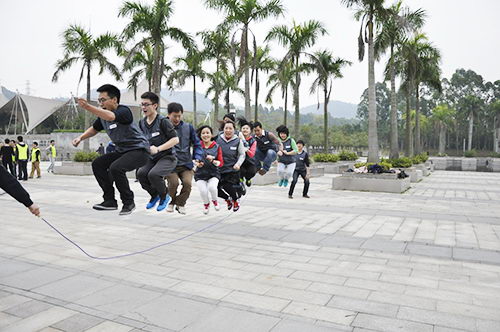 跑累了，我們想在空中飛一會(huì)兒~